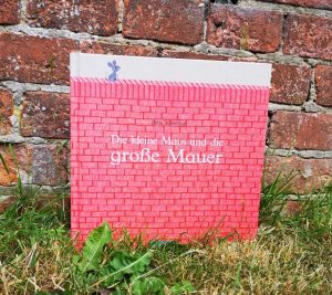 Die kleine Maus und die große Mauer von Britta Teckenturpp, Kinderbuch